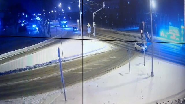Иномарки столкнулись на большой скорости в Южно-Сахалинске