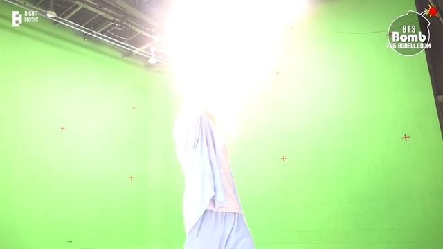 IMG_504Чимин и Чонгук играют со светом .Съёмки клипа Dynamite