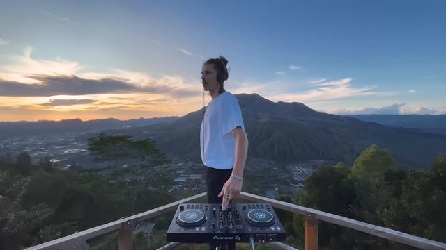 deep house sunrise mix