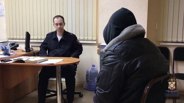 По кожаной куртке и забинтованной руке полицейские вычислили и задержали подозреваемого в разбое