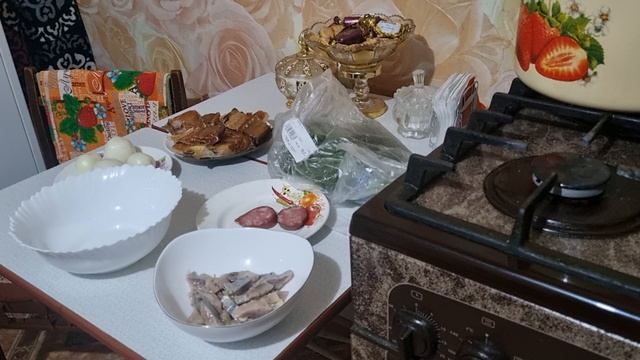 Готовим вкусный ужин .Ждём хозяина с работы!