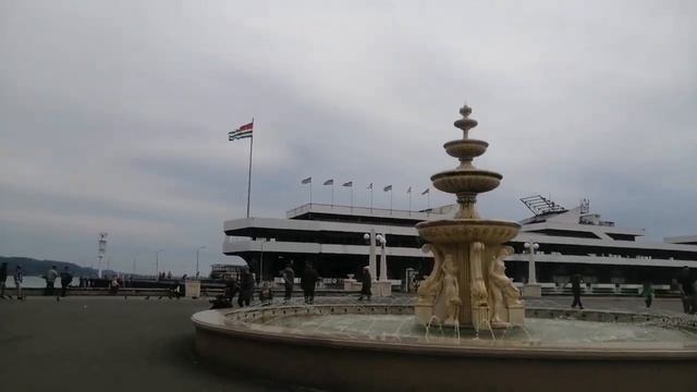 АБХАЗИЯ.СУХУМ. Дом правительства после войны, парк Славы, набережная.04.23. Путешествие в одиночку🙂