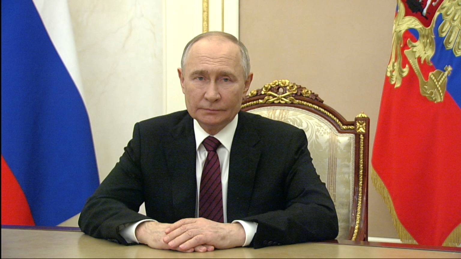 Владимир Путин поздравил с профессиональным праздником российских спасателей