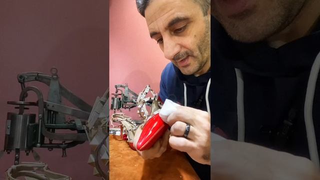 как убрать задири на лаковой поверхности и туфлей