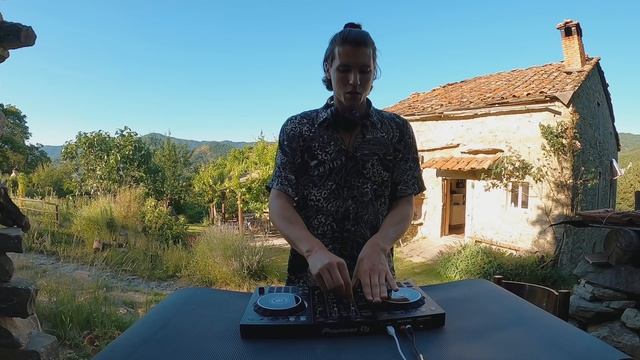 holiday house melodic mix