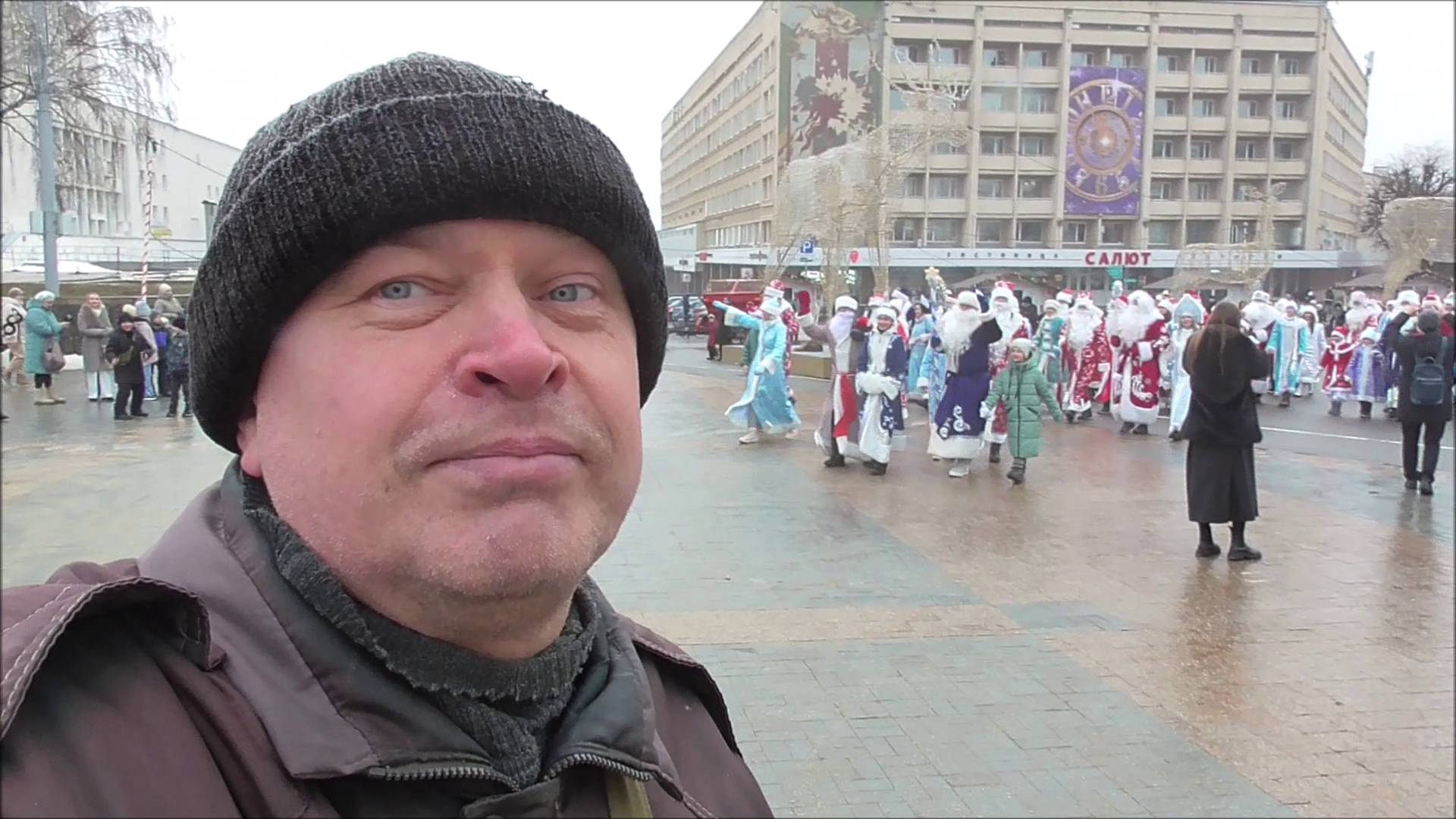 Я в городе Орле снял видео про парад Дедов Морозов и Снегурочек. Город Орёл