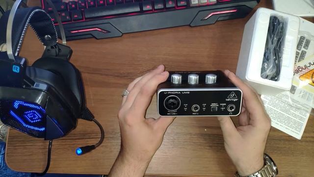 Распаковка и обзор внешней звуковой карты с фантомным питанием Behringer U-PHORIA UM 2. #Behringer#