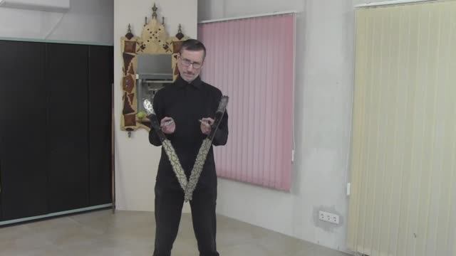 Вариативная работа с двумя мечами. Простая схема движений.
#фланкировка #координация #управление