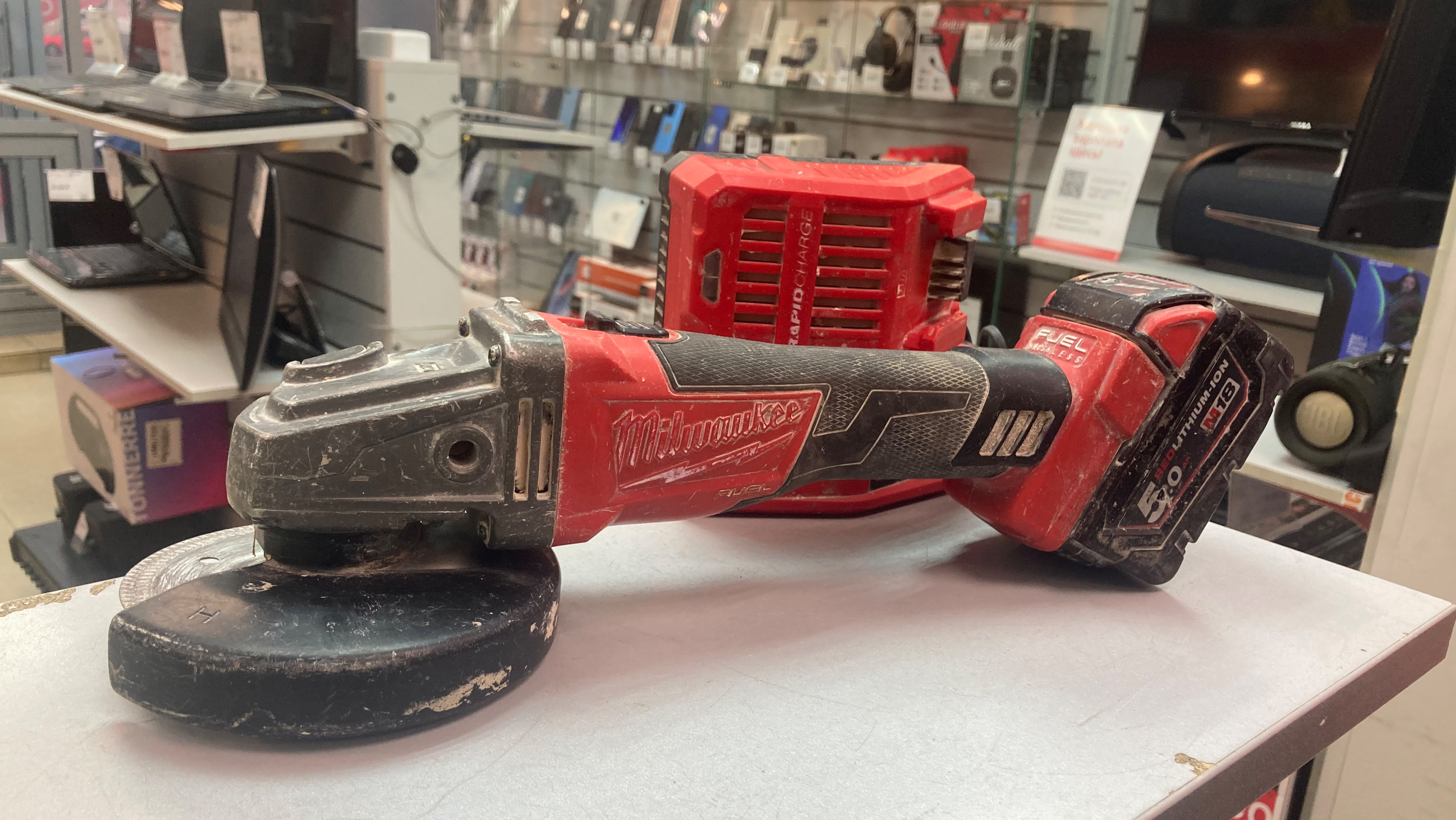 УШМ Milwaukee CAG125X