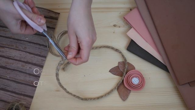 Украшение на волосы из шнура и фоамирана / DIY TSVORIC