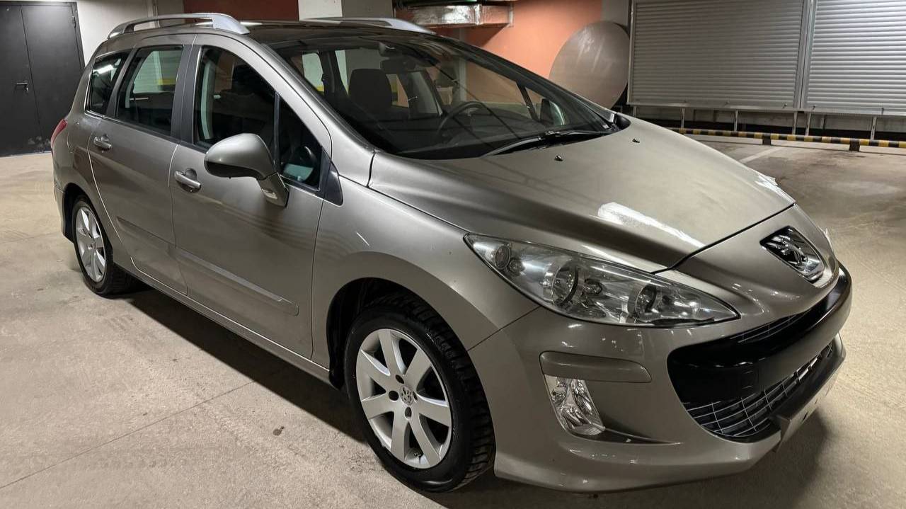 Peugeot 308; 1.6 МT; 2011; Бежевый