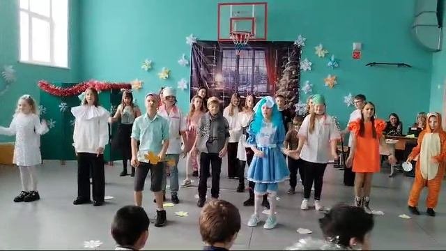 мы сыграли сказку Буратино в школе