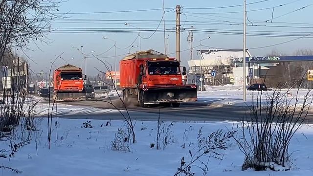 КАМАЗ 5511 КДМ x2/Уборка снега в городе.