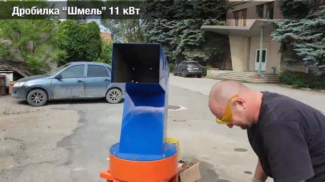 Дробилка  _Шмель_ 11 кВт. Пример измельчения оконного профиля ПВХ.