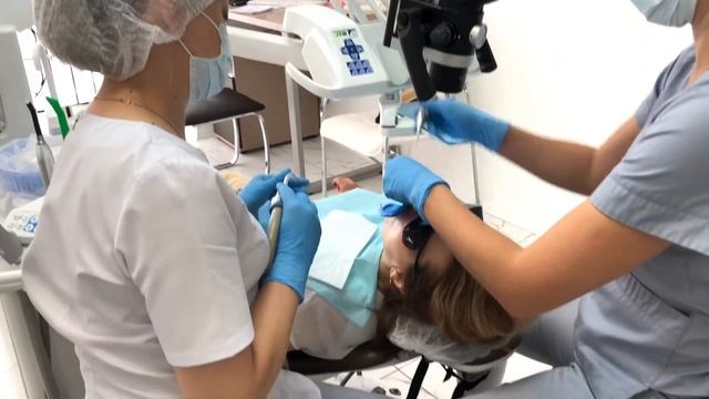 Лечение зубов под микроскопом. Стоматология Флоренция
