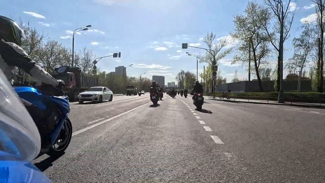 Покатушки с друзьями по весенней Москве