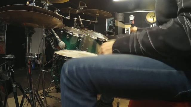 Clave 3-2 в левой ноге, или как украсить простой ритм на ударной установке!)