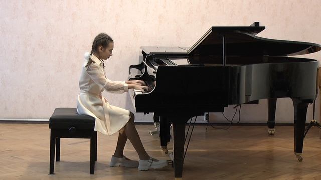 Заева Лена (5 класс) Э. Григ "Весной"