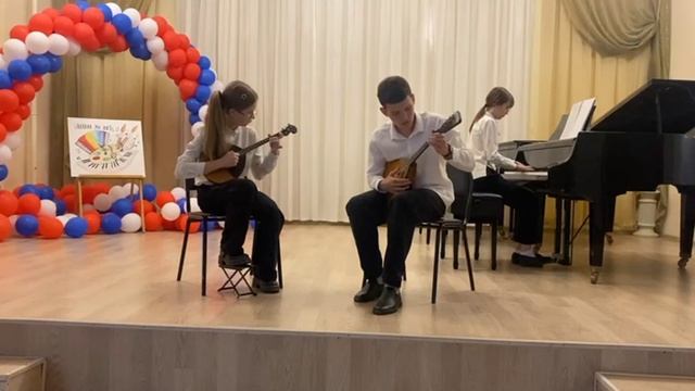 Рус.нар.песня "Тонкая рябина", исп.трио в составе: Артемьева И., Лейченко Б., Чистякова А.