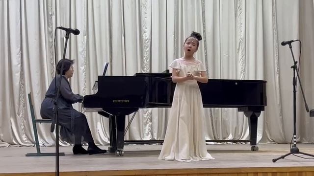 Томская Ева, 3 класс академического пения, преподаватель Лукина М.Н.