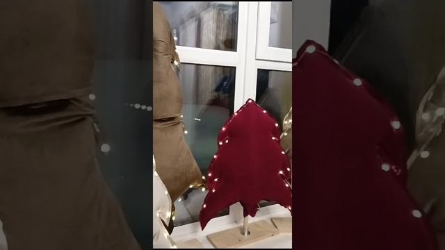 Студия интерьерного текстиля DECORA поздравляет с наступающим Новым годом и Рождеством!