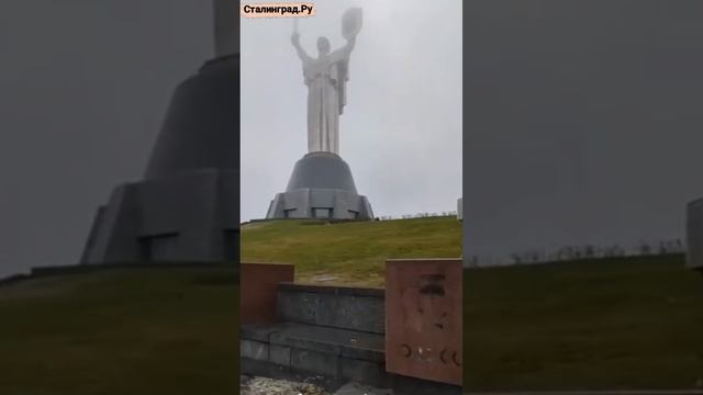 В Киеве с Аллеи городов-героев убрали названия Москвы и Минска