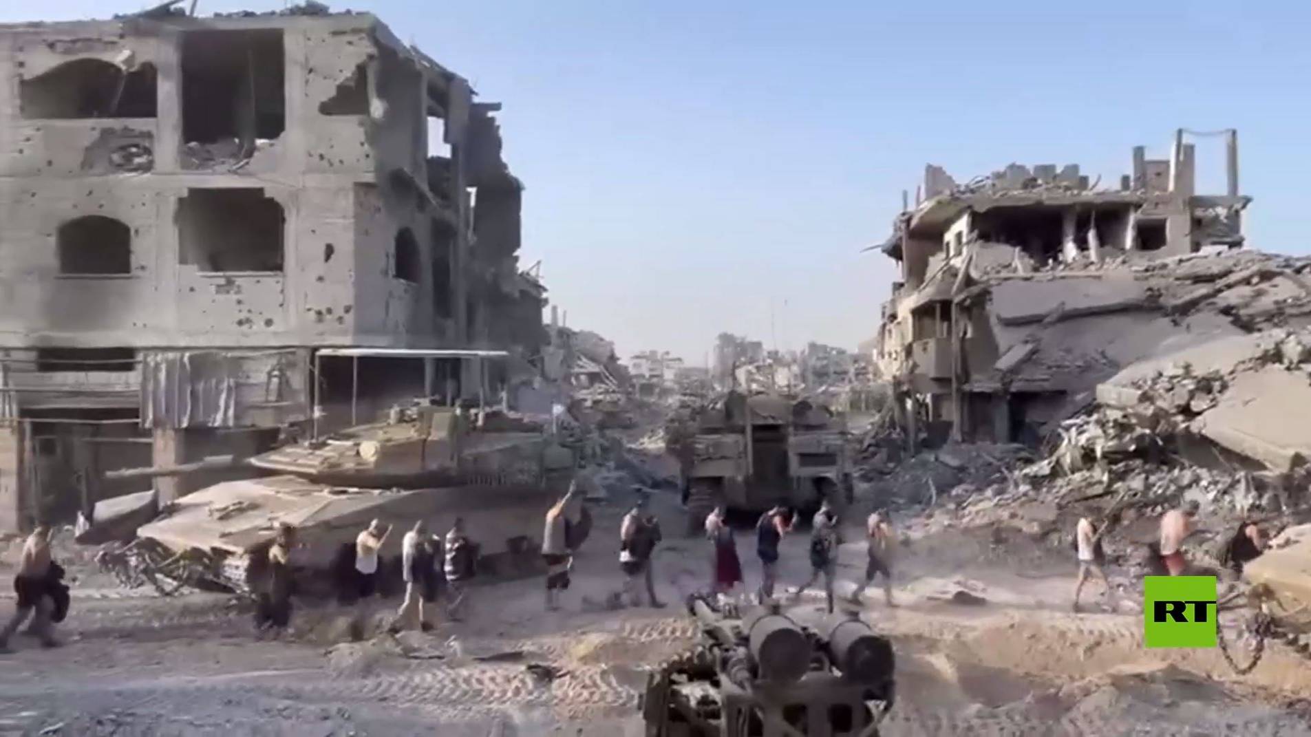 الجيش الإسرائيلي يجبر الأطباء والمرضى على النزوح من مستشفى "كمال عدوان" في غزة