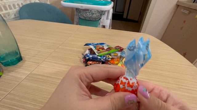 Распаковка сладкого детского подарка на Новый год от ТРИ КОТА!! Рекомендую!!!!