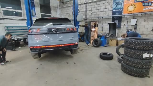 Серый Teramont X переобули на зиму