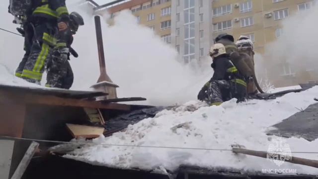 В Омске на 1-й Северной горел жилой дом