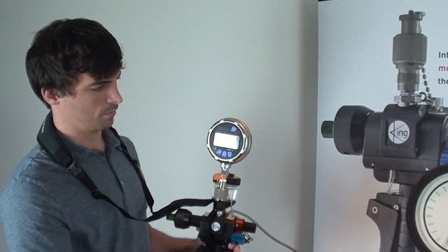 Calibrating a Pressure Gauge Using a Handpump