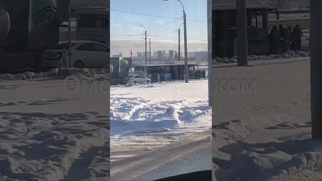 Движение со стороны Заозерной на мост заблокировано