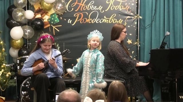 Фестиваль семейного творчества "Звездный дождь" 
Кукарина Полина, Кукарина Ира