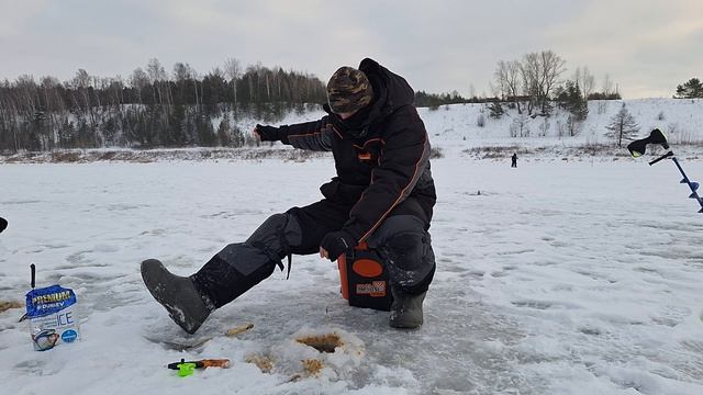 Зимняя рыбалка на окуня!