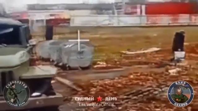 Русский оператор дрона летел добивать украинский Урал, но увидел бабушку и подождал когда она уйдёт