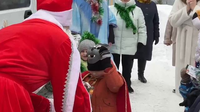 Новогодний грузовичок добрался до последней точки в Слободо-Туринском районе