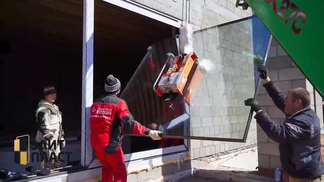 Панорамное остекление Загородного дома и банного комплекса профилем Алютех от компании ЭлитПласт
