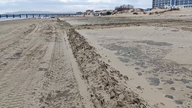 Анапа сейчас 27 декабря 2024. Продолжается расчистка побережья. Обстановка на пляже сегодня