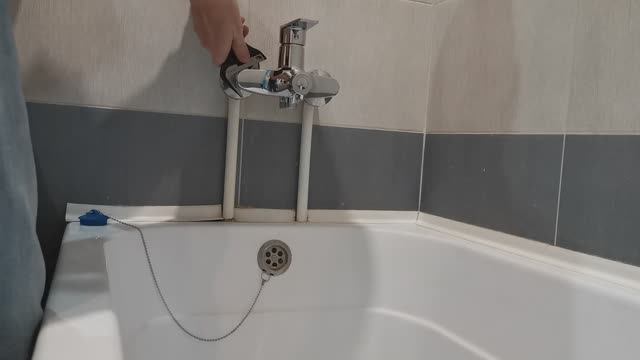 Как заменить смеситель.