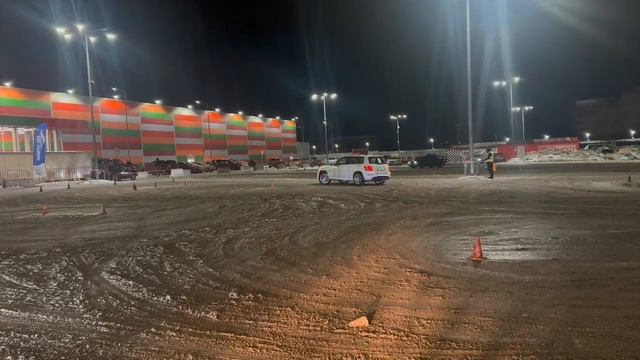 Mercedes-Benz GLK 300 vs Subaru Impreza WRX Ice Gymkhana Vladimir