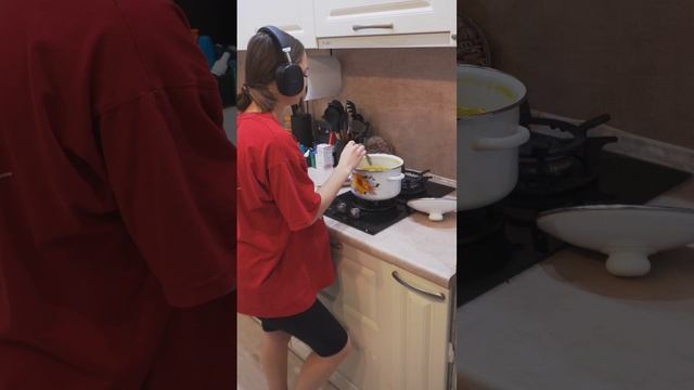 Как вижу я себя поющей 😂 #юмор #прикол #приколы #муж #жена #отношения