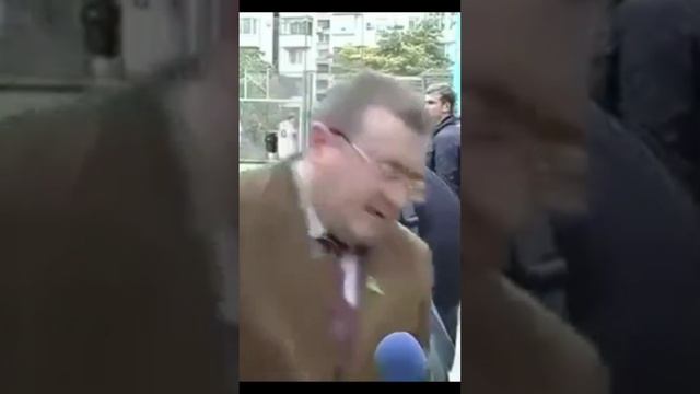 -Мне даже смешно понимаешь