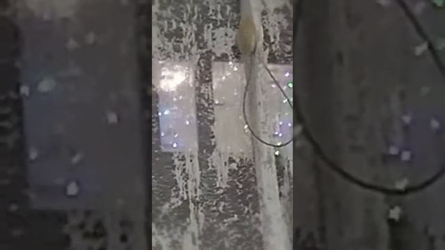 Соседи украсили окно к новому году.