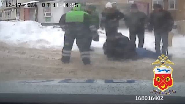 Оренбургские госавтоинспекторы помогли жительнице Бугуруслана, у которой случился приступ эпилепсии
