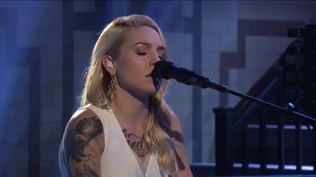 EMINEM-Walk_On_WaterStanLove_The_Way_You_Lie_live_ft._Skylar_Grey