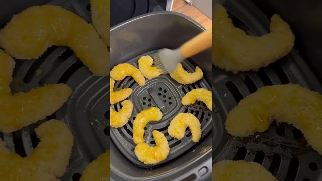 порционный салат с креветками