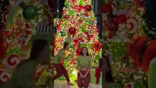 А вот и новогодняя елка Оксаны #самойлова  и  #джиган #юмор  #певец #елка #новыйгод