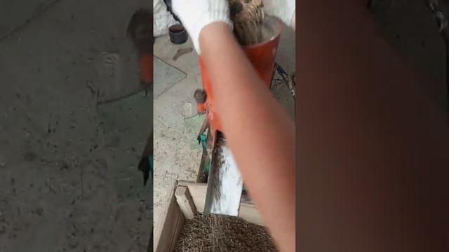 Гранулятор 150мм . матрица 3мм.работа по цельному зерну.