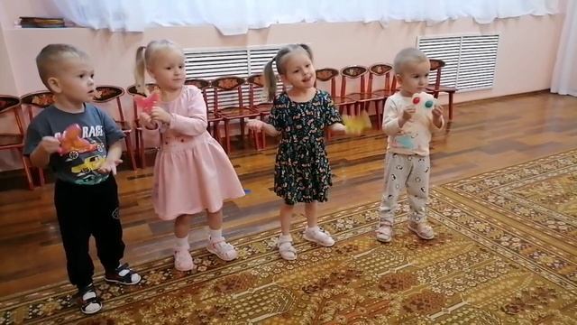играем на погремушках.mp4