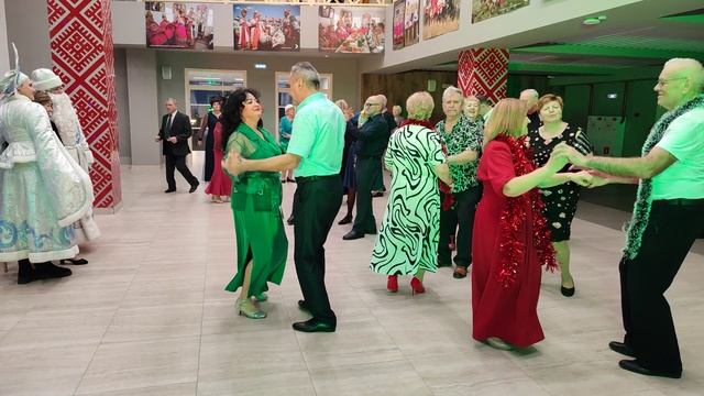 женщина счастливая...... 28.12.24.